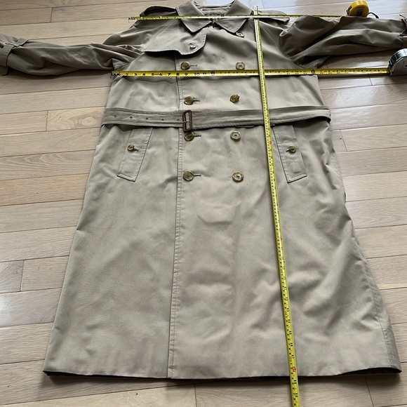 Burberry Nova Check Pattern Trench Coat
Size: US: 42 Euro: 54 Long King - Picture 10 of 16